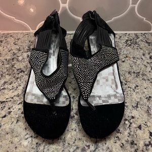 Delicacy Shoes with Rhinestone Accents